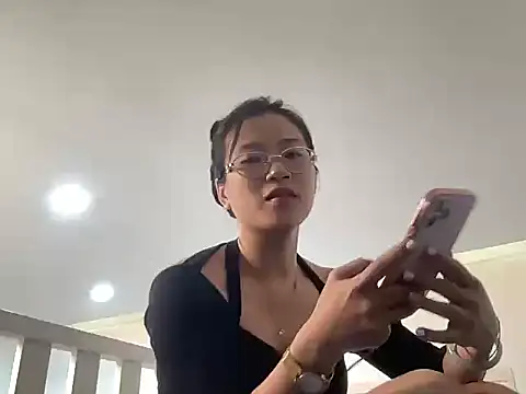 Snapshot of Linh9999- chatting on October 15, 2025, 8:25 am Linh9999- online show from October 15, 2025, 8:25 am