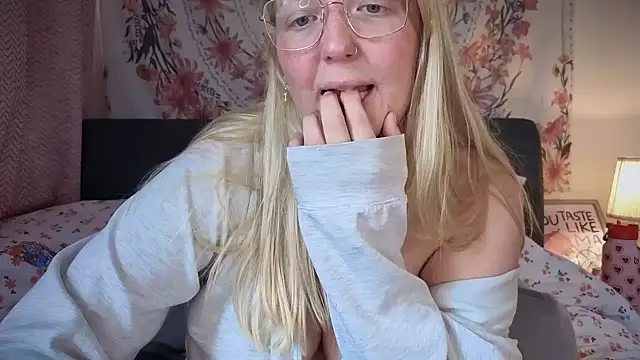 Snapshot of Daisyxoxo_ chatting on September 16, 2025, 8:37 am Daisyxoxo  online show from September 16, 2025, 8:37 am