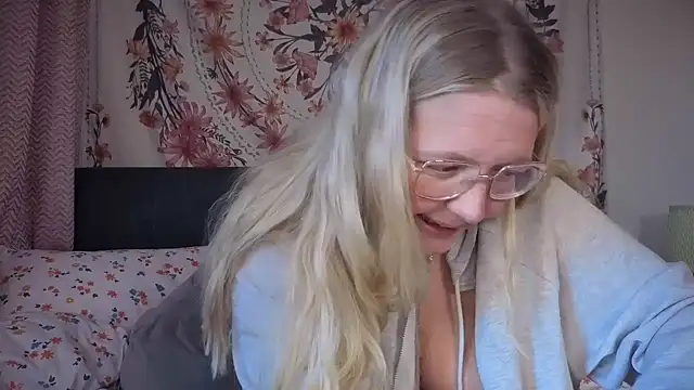 Daisyxoxo  online show from November 30, 2025, 9:46 am