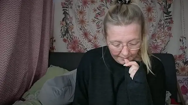 Daisyxoxo  online show from December 5, 2025, 9:40 am