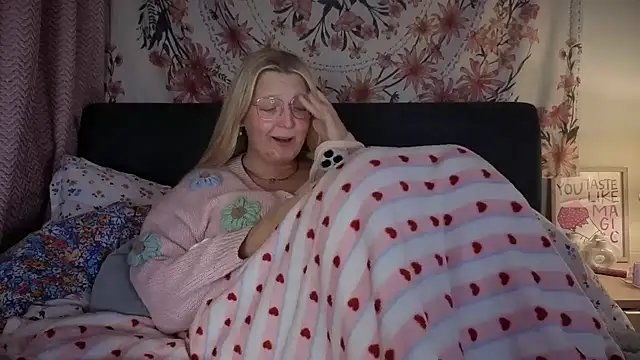 Daisyxoxo  online show from February 20, 2026, 9:48 pm