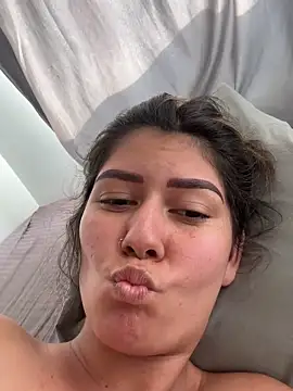 miss silvia online show from October 27, 2025, 8:35 pm