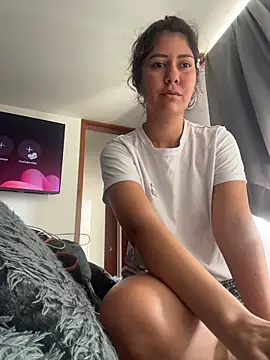 miss silvia online show from November 6, 2025, 3:24 pm