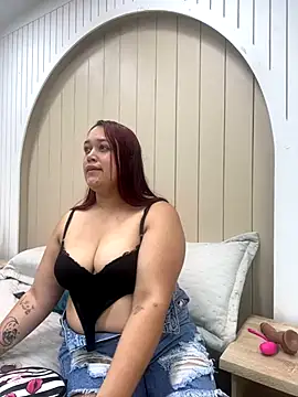 IvyPalacios online show from September 24, 2025, 10:18 am