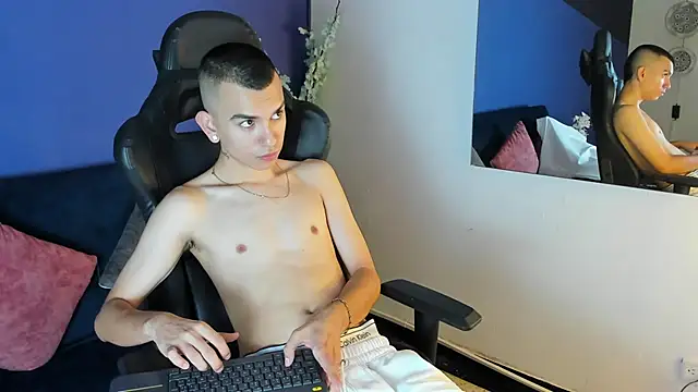 RowanCley online show from November 11, 2025, 11:21 am