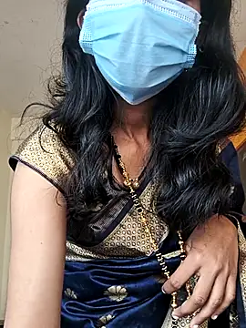 Snapshot of Shivani2002 chatting on November 18, 2025, 8:08 am Shivani2002 online show from November 18, 2025, 8:08 am