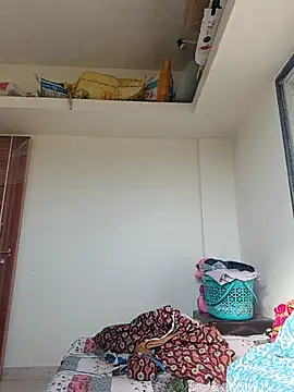 Shivani2002 online show from December 14, 2025, 10:31 am