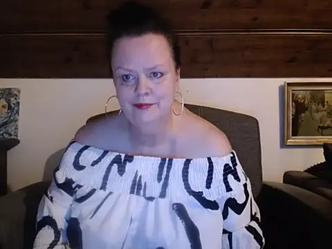 Snapshot of TiffanyMature chatting on June 27, 2026, 8:03 pm TiffanyMature online show from June 27, 2026, 8:03 pm