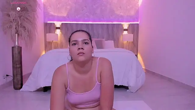 karlie small online show from April 6, 2026, 7:37 pm