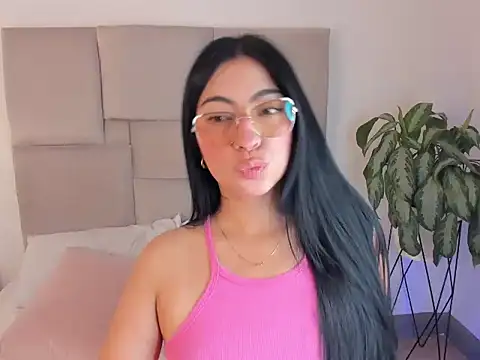 laurenn smith online show from September 23, 2025, 1:03 pm