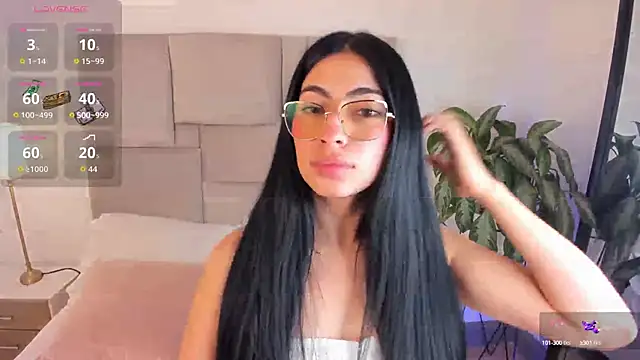 laurenn smith online show from October 13, 2025, 1:11 pm