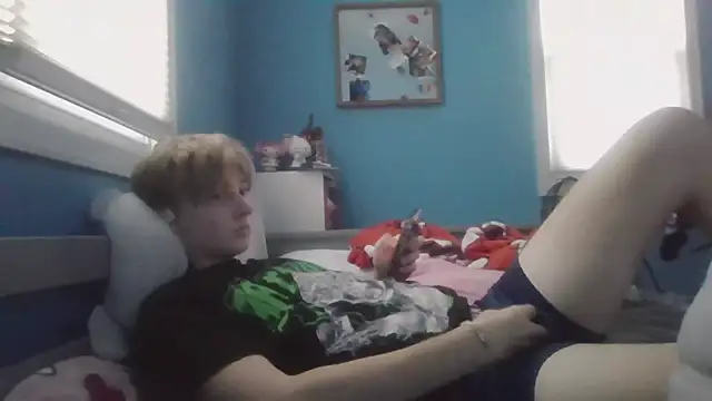 Liam axel35 online show from November 10, 2025, 9:03 pm