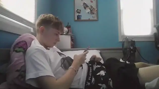 Liam axel35 online show from November 15, 2025, 8:49 pm