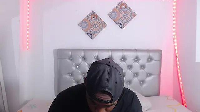 eebony stallion online show from December 18, 2025, 7:53 pm