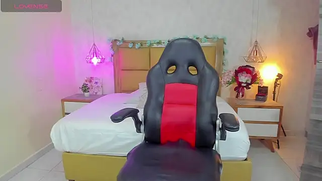 Snapshot of MELISSAROUGE chatting on February 5, 2026, 7:29 pm MELISSAROUGE online show from February 5, 2026, 7:29 pm