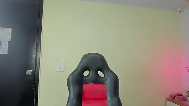 Snapshot of MELISSAROUGE chatting on February 6, 2026, 7:50 pm MELISSAROUGE online show from February 6, 2026, 7:50 pm