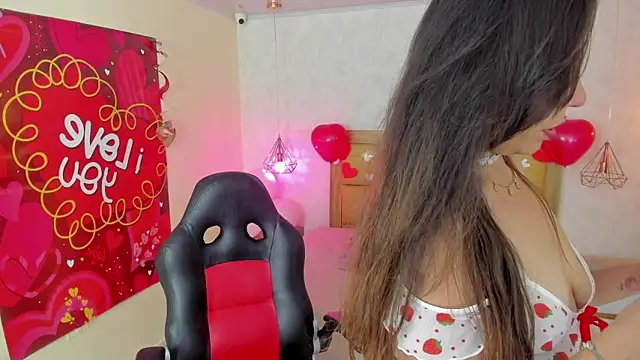 Snapshot of MELISSAROUGE chatting on February 14, 2026, 8:05 pm MELISSAROUGE online show from February 14, 2026, 8:05 pm