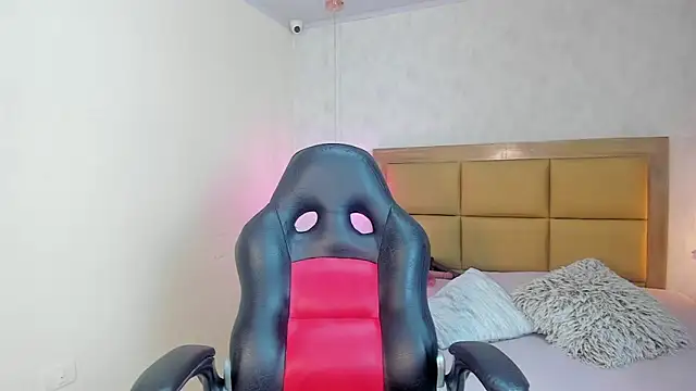 Snapshot of MELISSAROUGE chatting on February 26, 2026, 7:46 pm MELISSAROUGE online show from February 26, 2026, 7:46 pm