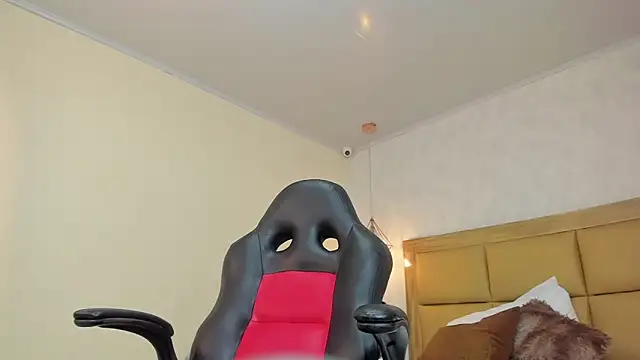 MELISSAROUGE online show from April 14, 2026, 7:42 pm