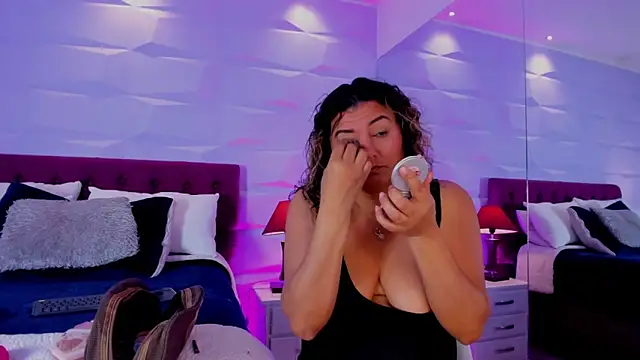 Nataly Foley online show from February 25, 2026, 7:34 pm