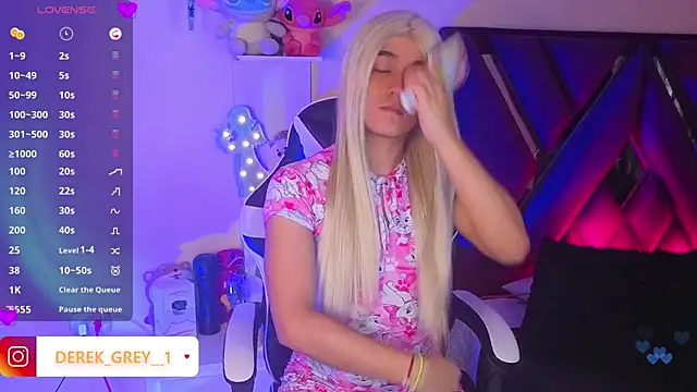 derek greyy  online show from October 11, 2025, 9:35 pm