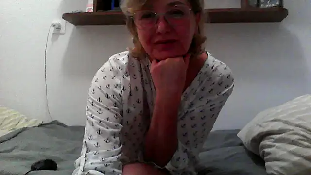 IrynaMolbertx online show from September 15, 2025, 7:58 pm