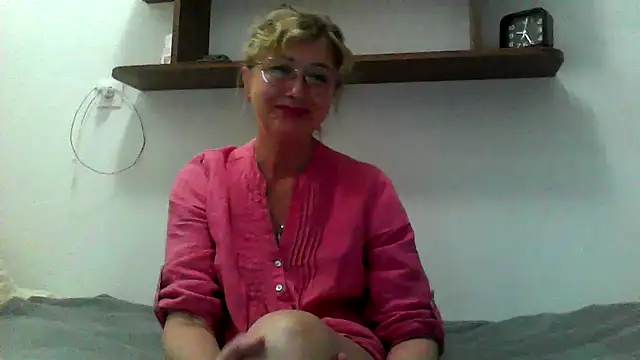 IrynaMolbertx online show from September 17, 2025, 7:26 pm