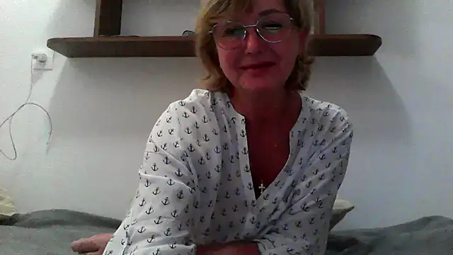 IrynaMolbertx online show from September 24, 2025, 7:39 pm