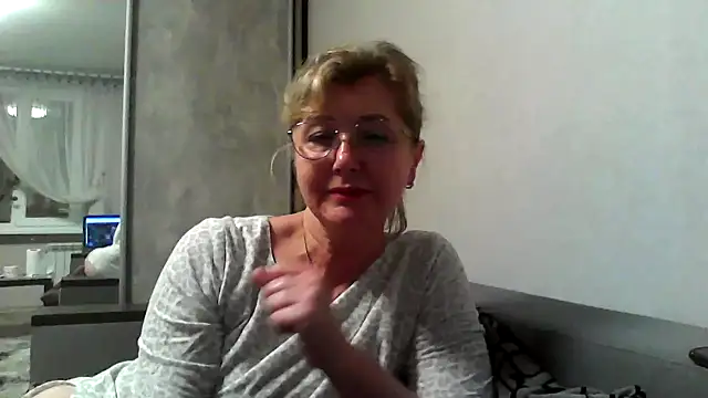 IrynaMolbertx online show from October 4, 2025, 7:23 pm
