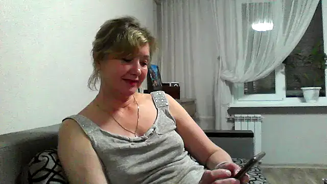 IrynaMolbertx online show from October 8, 2025, 7:33 pm