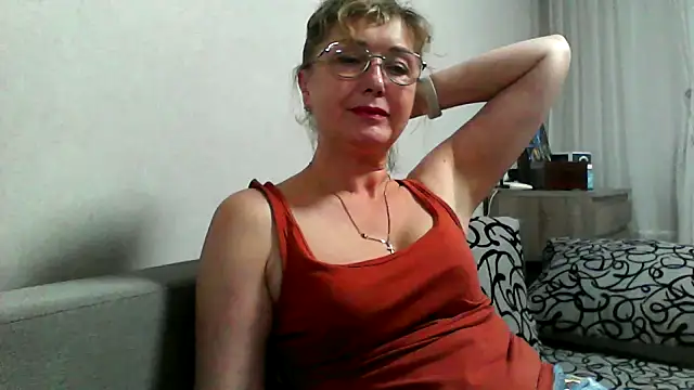 IrynaMolbertx online show from October 10, 2025, 4:50 pm