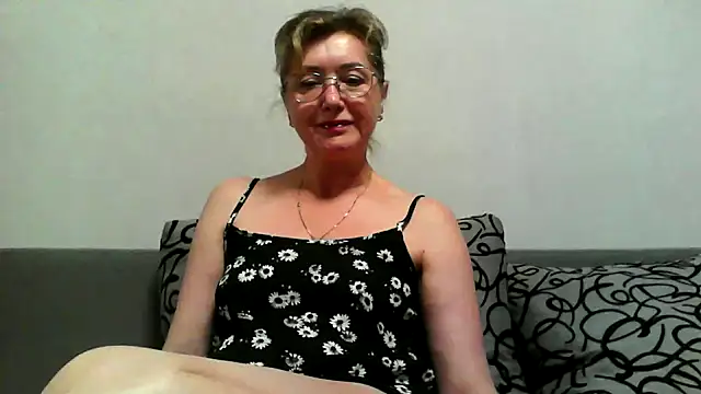 IrynaMolbertx online show from October 16, 2025, 6:31 pm