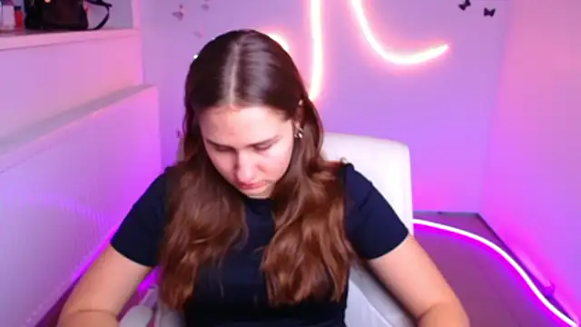 Stefanie Sweet online show from November 19, 2025, 6:35 am