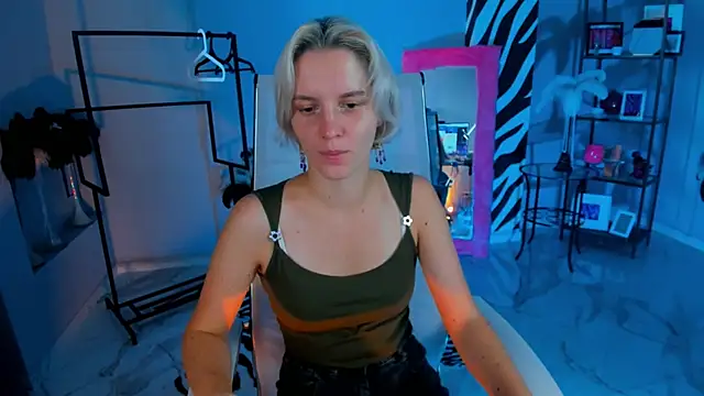 Snapshot of BethanyCloud chatting on October 2, 2025, 5:36 am BethanyCloud online show from October 2, 2025, 5:36 am