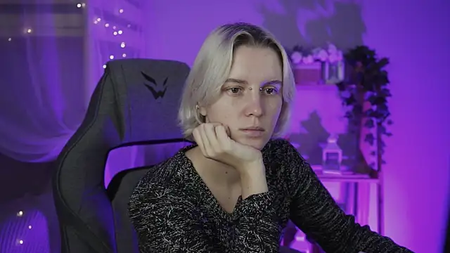 Snapshot of BethanyCloud chatting on October 23, 2025, 5:40 am BethanyCloud online show from October 23, 2025, 5:40 am