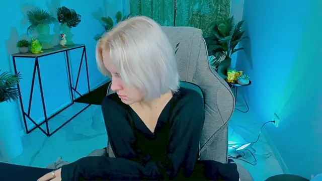 Snapshot of BethanyCloud chatting on November 19, 2025, 5:51 am BethanyCloud online show from November 19, 2025, 5:51 am