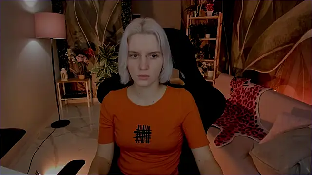 Snapshot of BethanyCloud chatting on November 28, 2025, 5:43 am BethanyCloud online show from November 28, 2025, 5:43 am