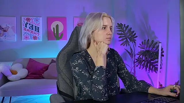 Snapshot of BethanyCloud chatting on December 1, 2025, 5:34 am BethanyCloud online show from December 1, 2025, 5:34 am