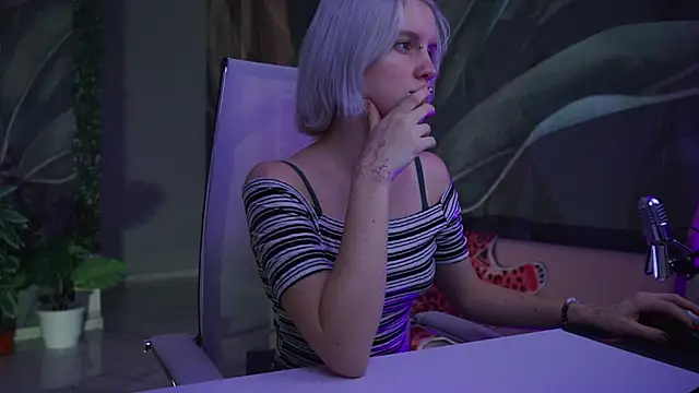 Snapshot of BethanyCloud chatting on December 2, 2025, 5:46 am BethanyCloud online show from December 2, 2025, 5:46 am