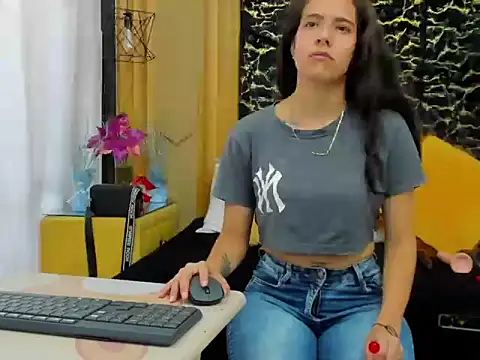 Snapshot of MiaCours chatting on March 16, 2026, 7:18 pm MiaCours online show from March 16, 2026, 7:18 pm