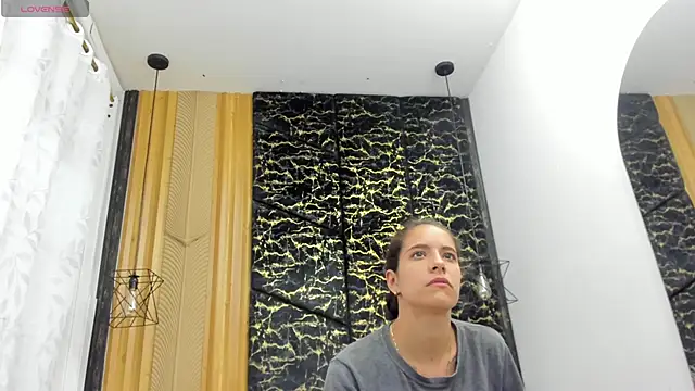 Snapshot of MiaCours chatting on April 12, 2026, 1:05 pm MiaCours online show from April 12, 2026, 1:05 pm