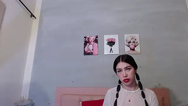 Olivia Spear online show from October 18, 2025, 12:17 pm