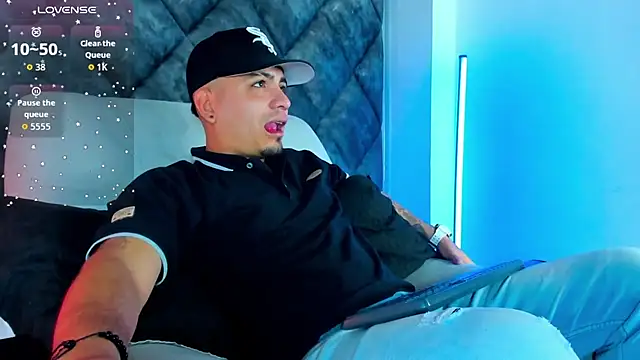 OwenStonne  online show from November 30, 2025, 12:31 pm