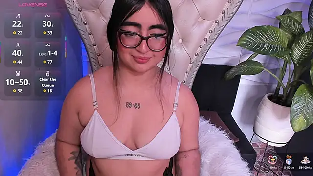 Snapshot of April__foxx chatting on September 19, 2025, 3:45 pm April foxx online show from September 19, 2025, 3:45 pm