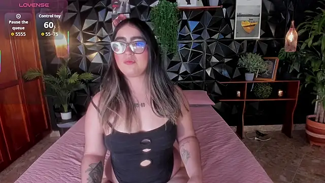 Snapshot of April__foxx chatting on October 6, 2025, 4:15 pm April foxx online show from October 6, 2025, 4:15 pm