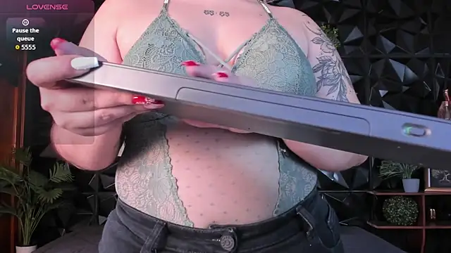 Snapshot of April__foxx chatting on December 5, 2025, 2:14 pm April foxx online show from December 5, 2025, 2:14 pm