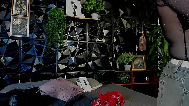 Snapshot of April__foxx chatting on December 17, 2025, 1:17 pm April foxx online show from December 17, 2025, 1:17 pm