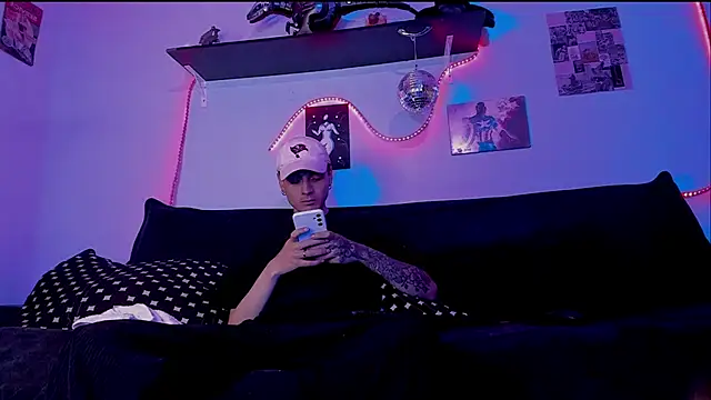 Dioniso guy8 online show from April 17, 2026, 9:29 pm