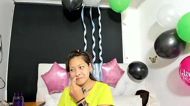 evelynesex online show from March 16, 2026, 5:44 am