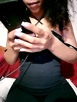 chicascalientes online show from October 18, 2025, 1:52 am